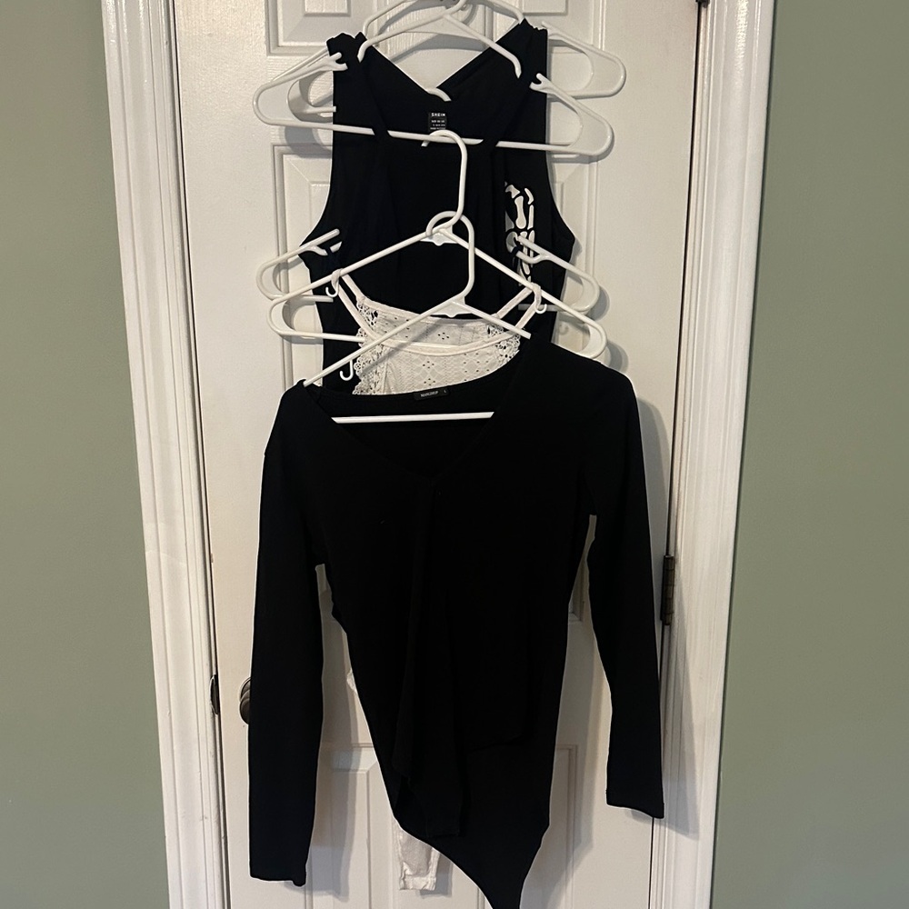 6 Large Women’s Bodysuits. Black, Navy and White - Picture 2 of 12
